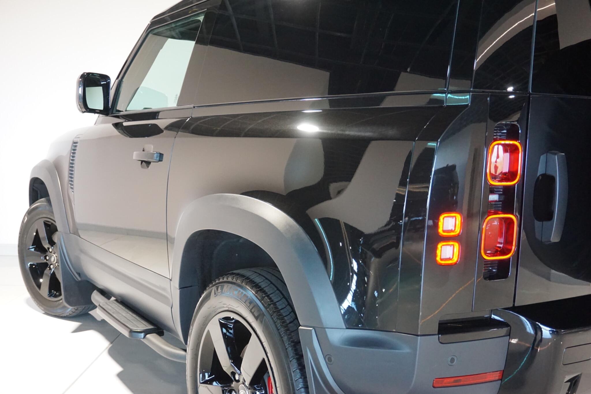 Land Rover Defender 90 3.0 D250 MHEV Hard Top SUV 3dr Diesel Auto 4WD SWB Euro 6 (s/s) (250 ps)